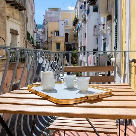 Borgo Aragonese, Vicino Al Mare *