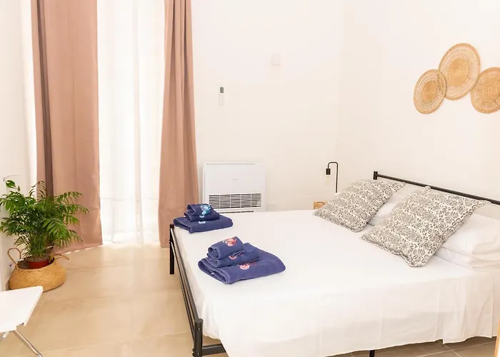 Borgo Aragonese, Vicino Al Mare Isquia
